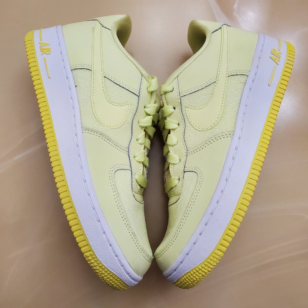Nike Air Force 1 LV8 - Picture 2 of 9